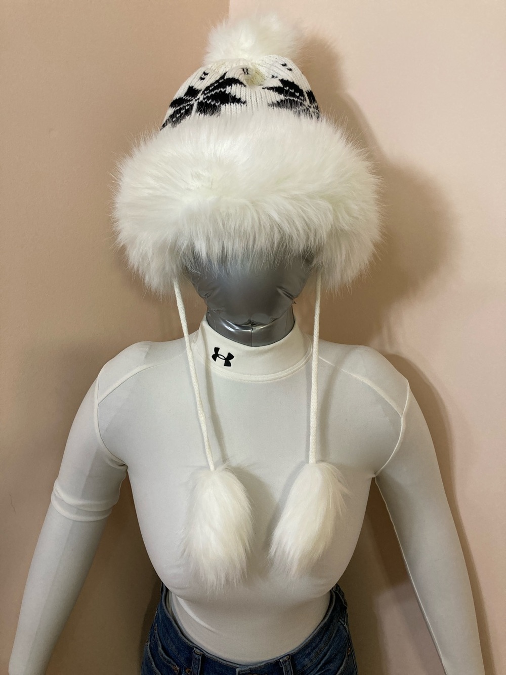 BOGO🛍️White Faux Fur Toque with Pom-Poms